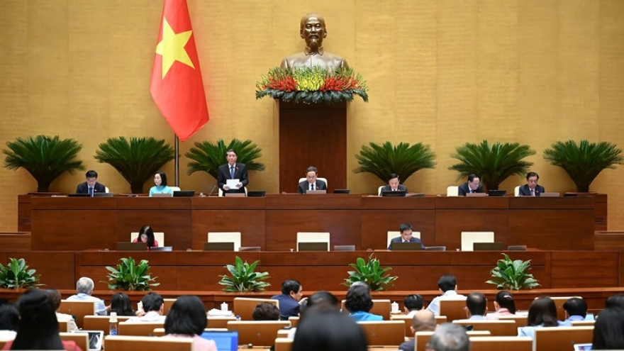 Quốc hội thảo luận về KT-XH và chống lãng phí